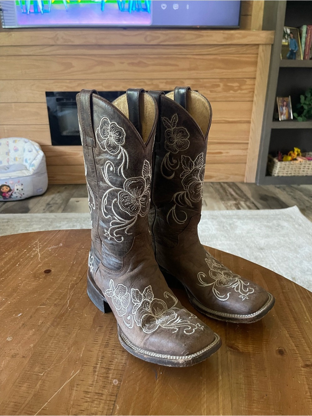 Shyanne Brown Western Floral Embroidered cowboy boots worn 3 times